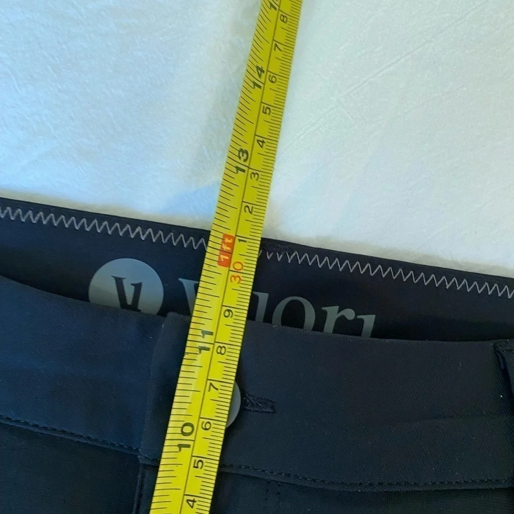 Vuori Men’s Meta Cropped Chino Pants Black Size 38 Athletic Business Casual